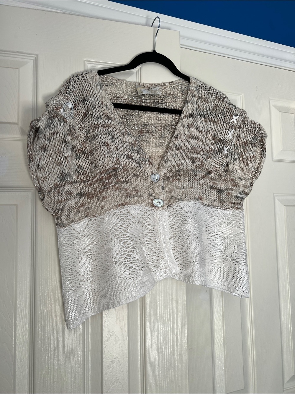 Elisa Cavaletti Short-Sleeve V-Neck Knit Top in Cream and Brown Marled